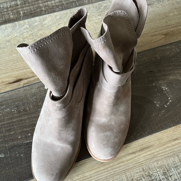 UGG boots size 8 - Picture 5 of 7